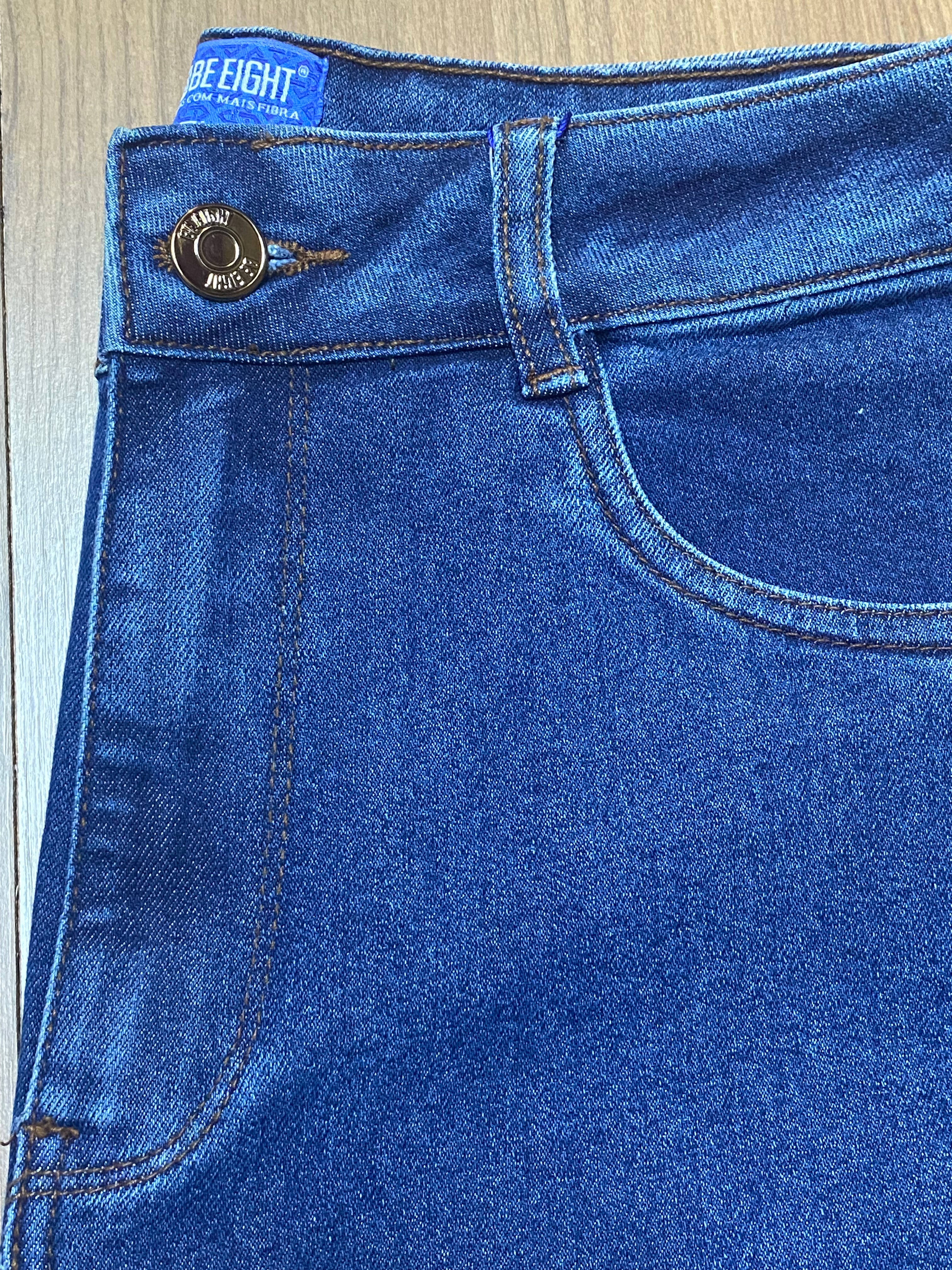 Bermuda jeans escura