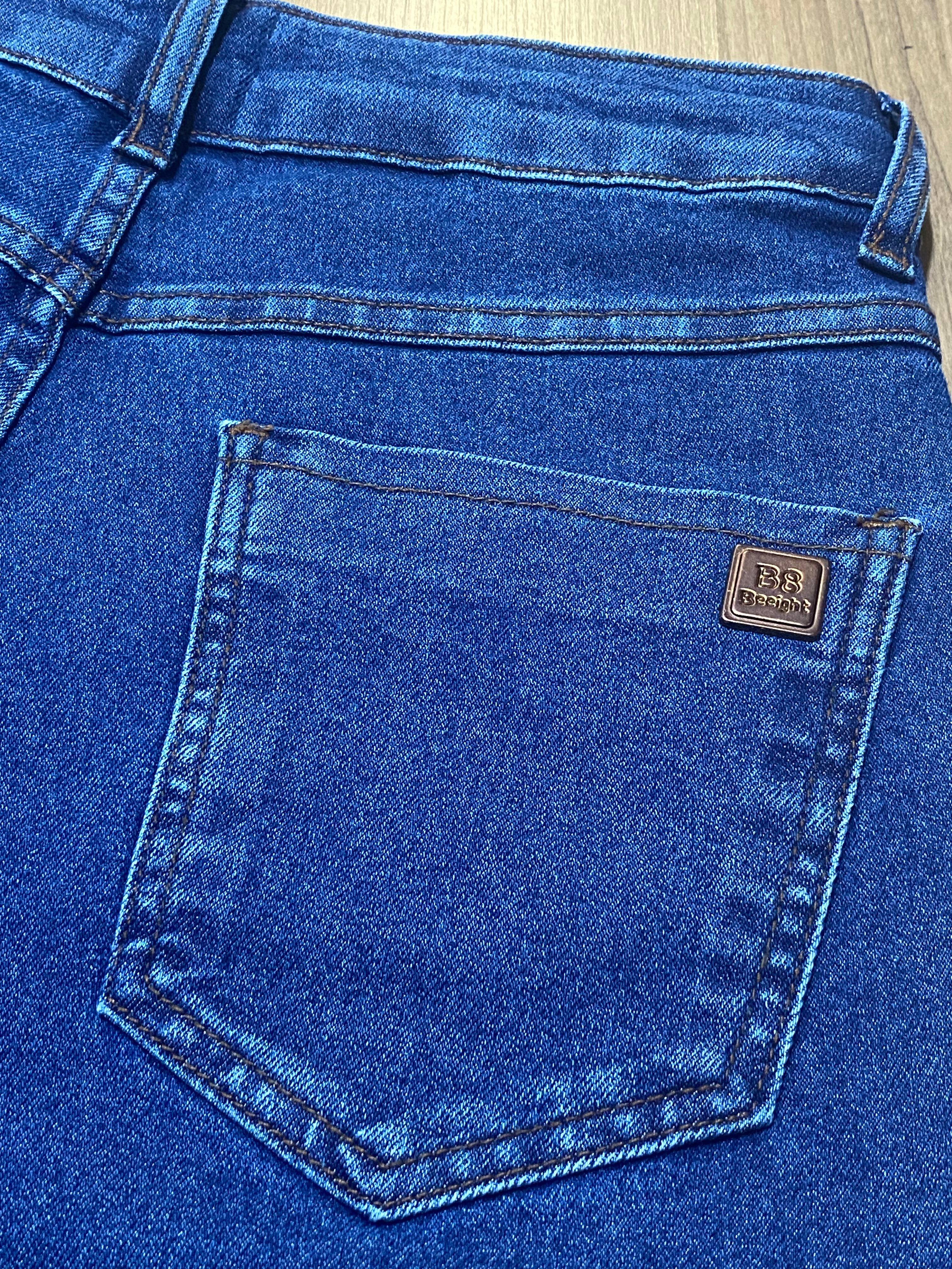 Bermuda jeans escura