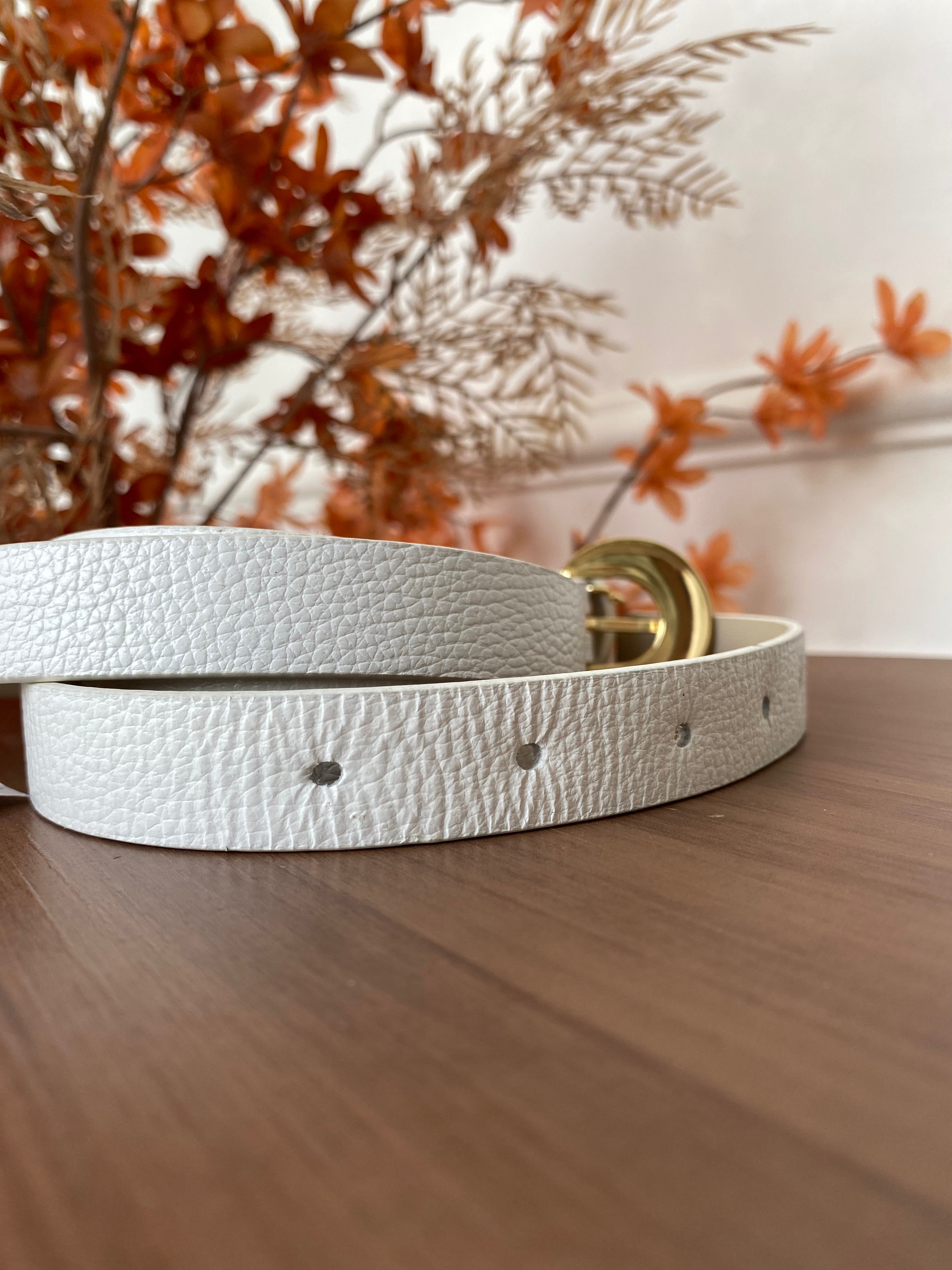 Cinto branco pingente coração