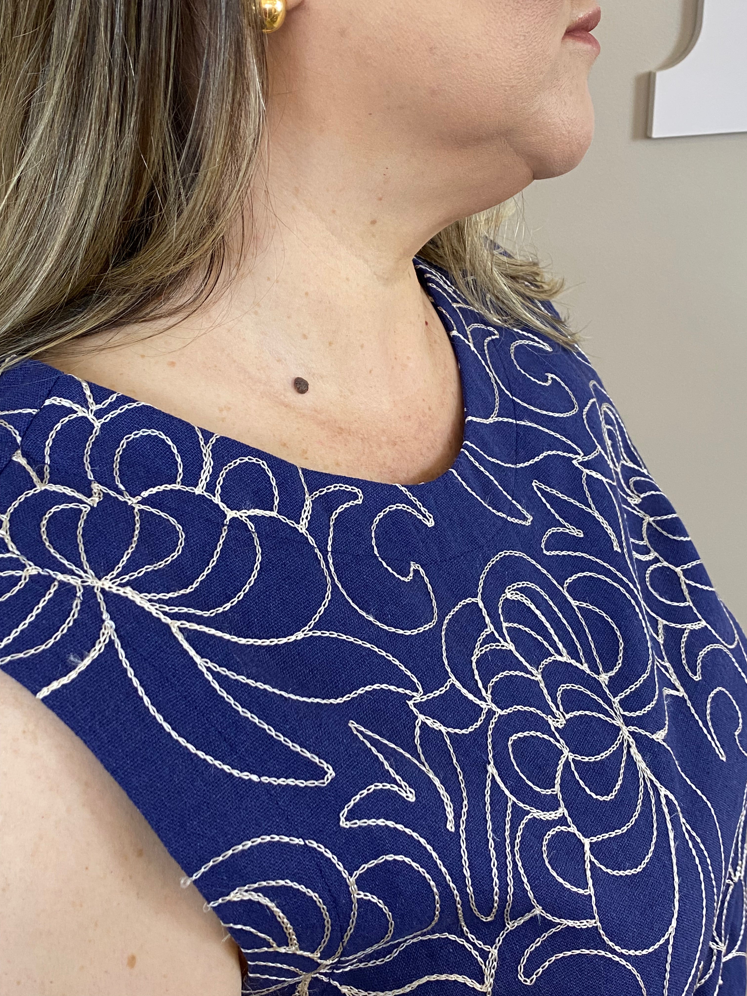 Regata linho verde bordada - Seiki