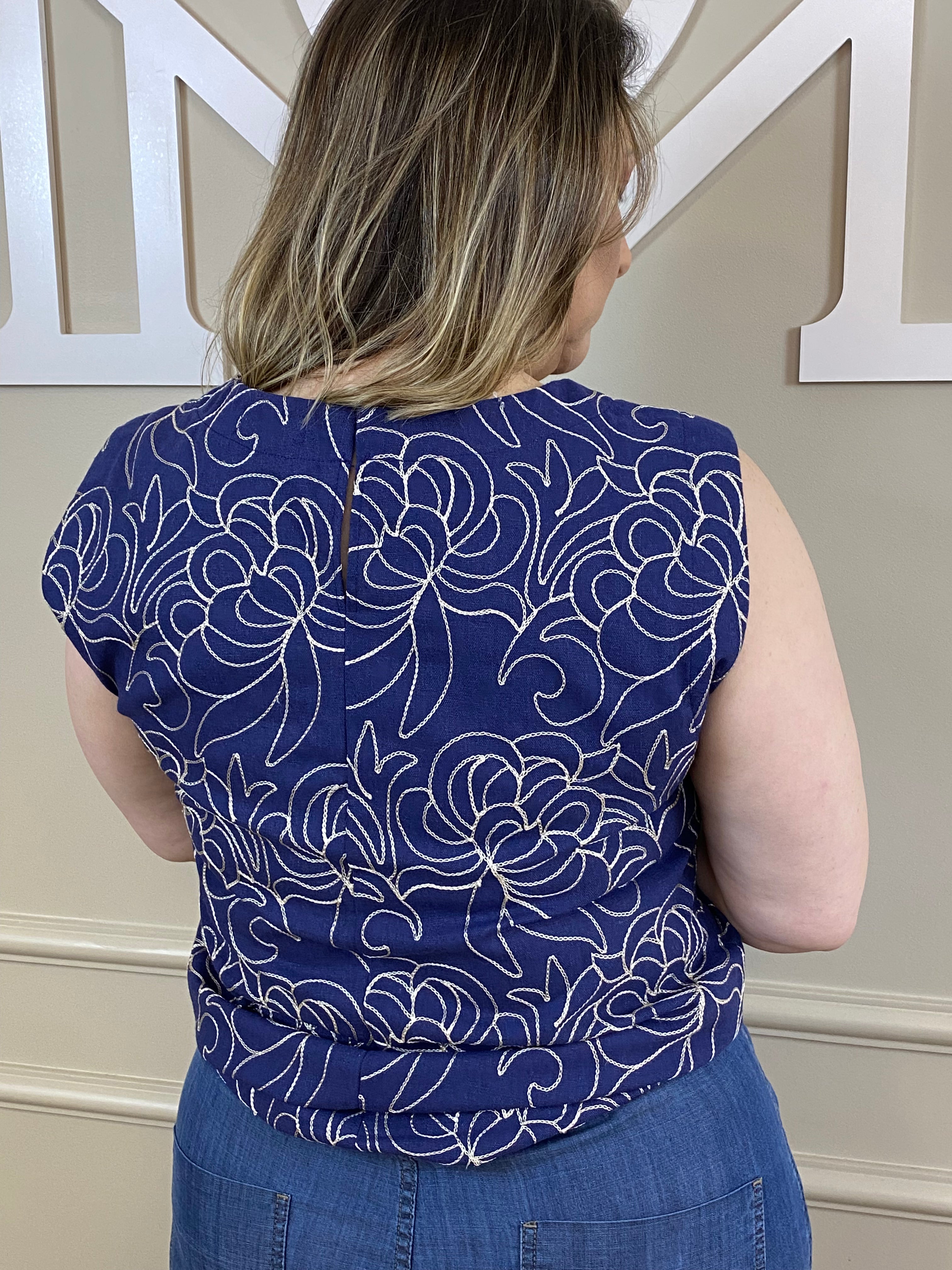 Regata linho verde bordada - Seiki