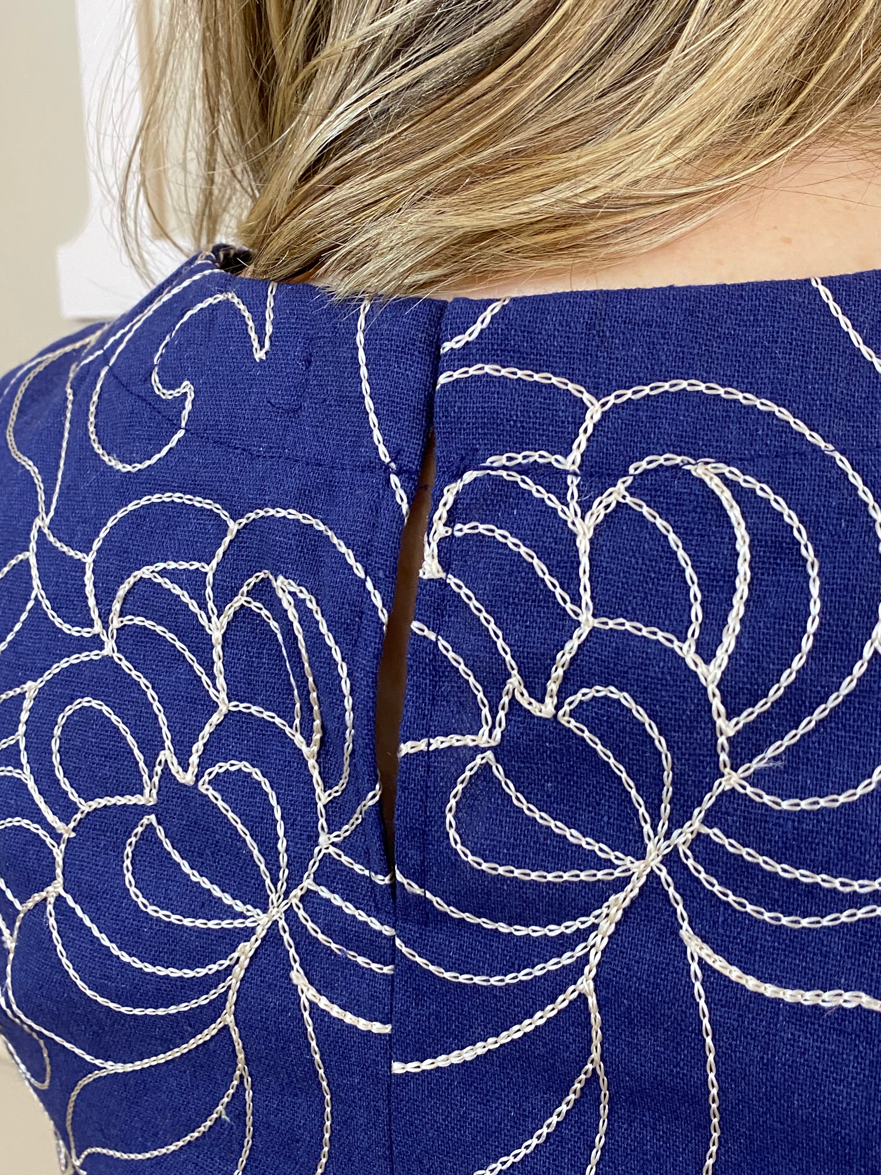 Regata linho verde bordada - Seiki