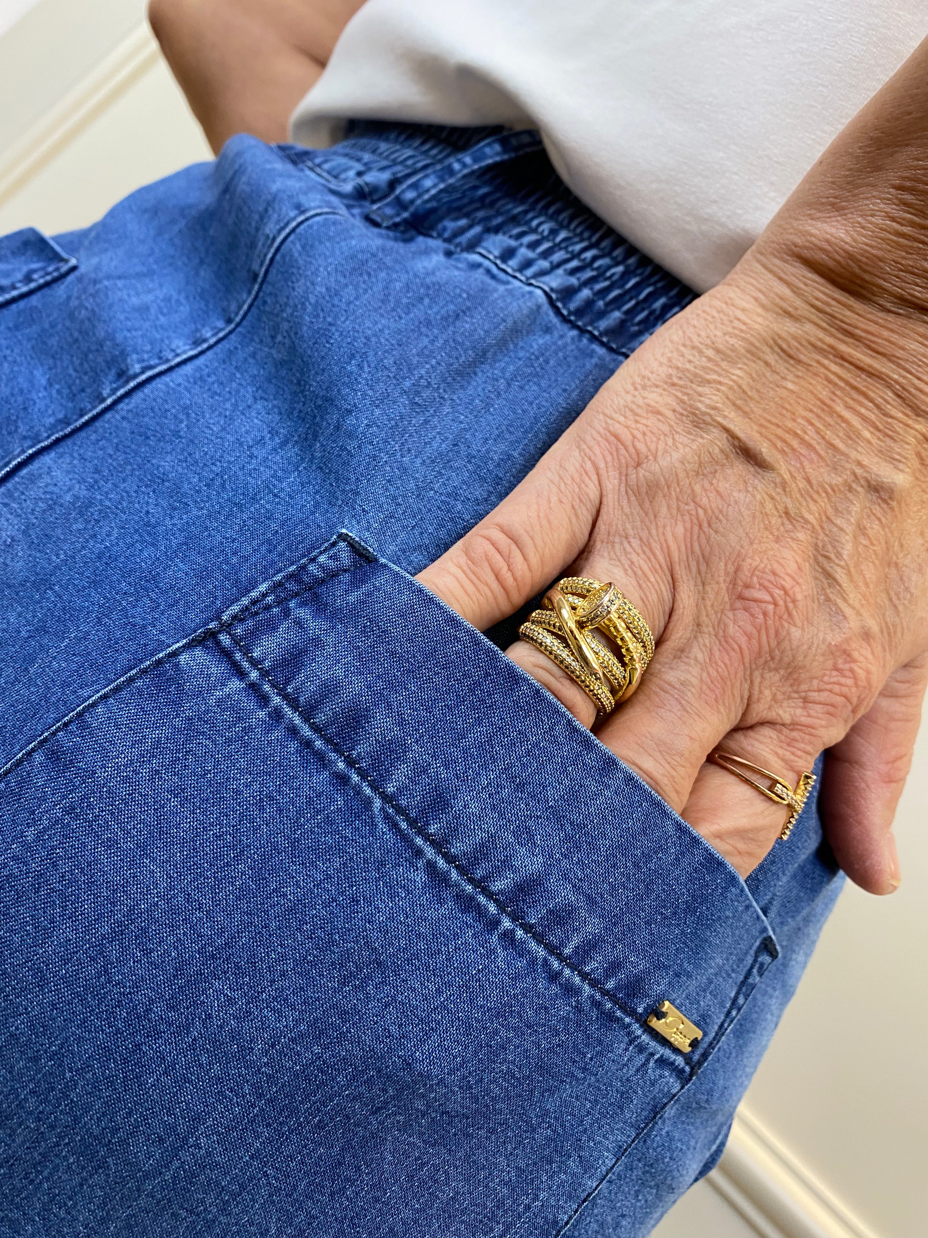 Calça reta jeans/liocel  bolso faca