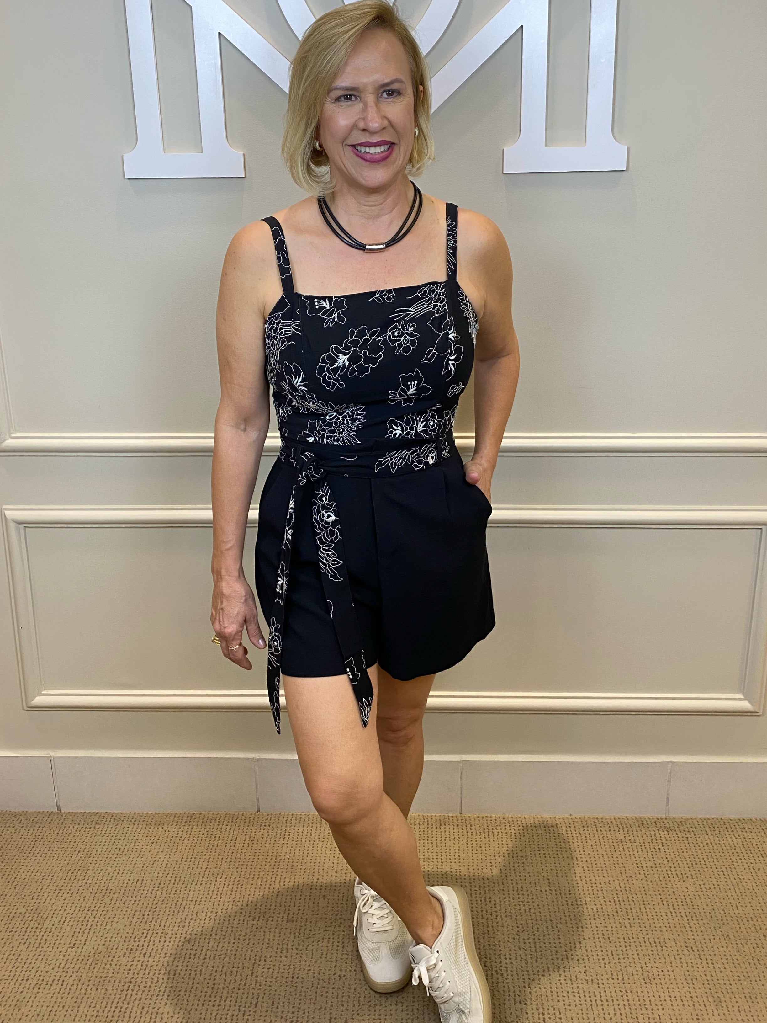 Conjunto short preto cropped bordado off