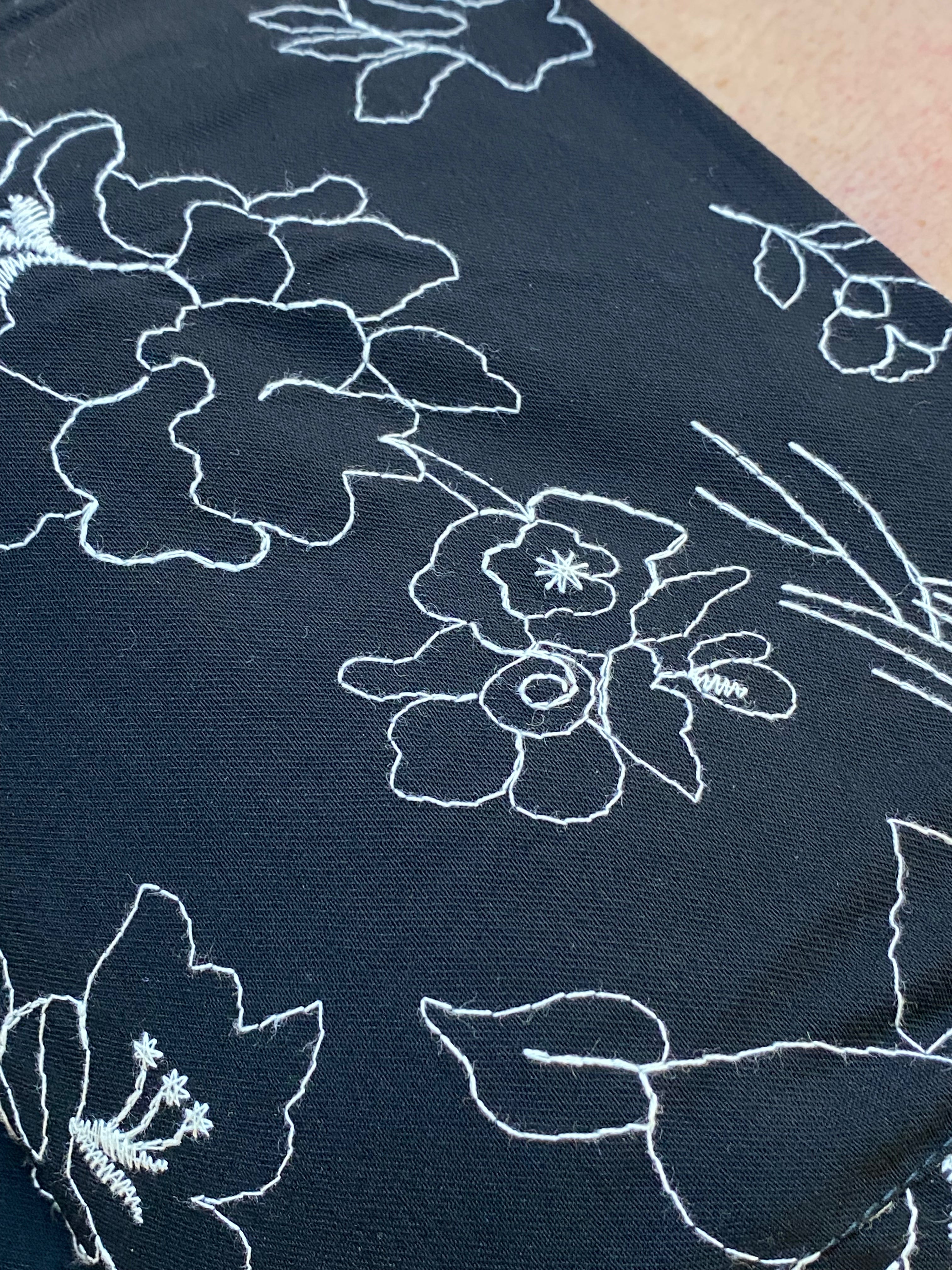 Conjunto short preto cropped bordado off