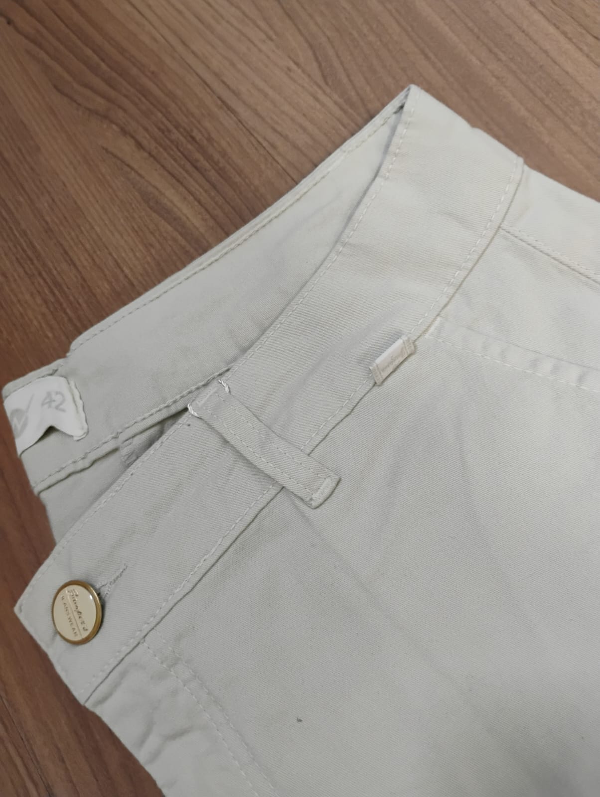 Bermuda areia sarja meia coxa - Zampers