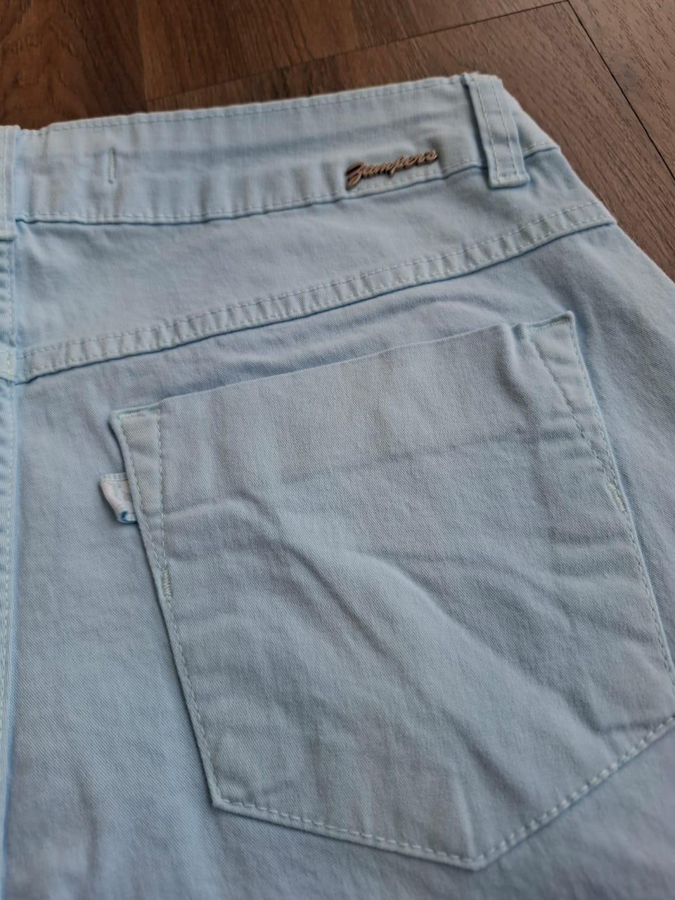 Bermuda sarja meia coxa bolso faca azul claro - Zampers