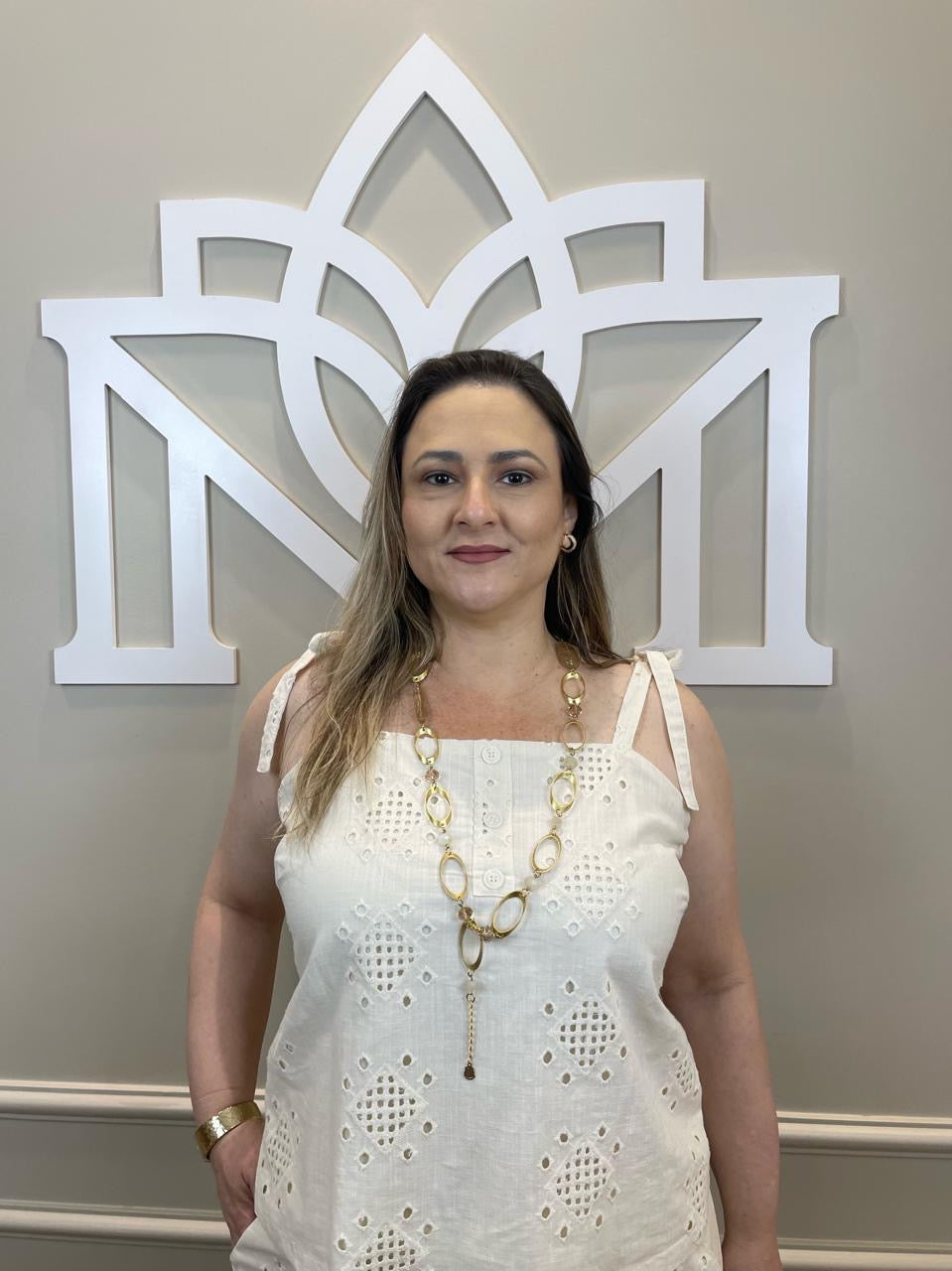 Conjunto saia midi laise cropped bege - temaplus